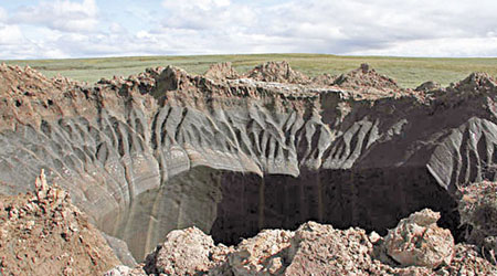 去年發現的B1巨坑，形狀非常獨特。（互聯網圖片）