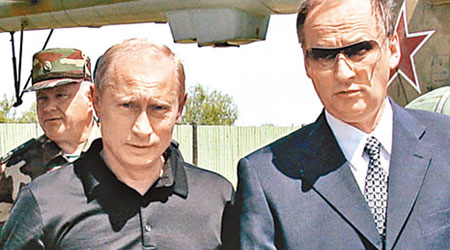 有傳帕特魯舍夫（右）發動政變，並且控制普京（左）。（資料圖片）
