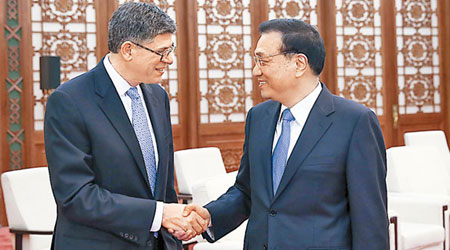 李克強（右）在北京人民大會堂會見傑克盧（左）。（中新社圖片）