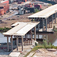 大橋於○九年時已廢棄。（互聯網圖片）