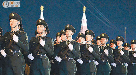 中國派出多名解放軍參與閱兵儀式。