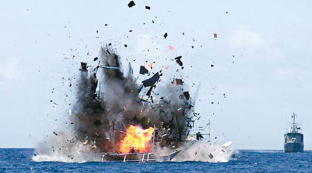 印尼炸沉涉及非法捕撈的外國漁船。（互聯網圖片）