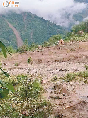 尼泊爾東北部因暴雨引發山泥傾瀉，山區六條村莊遭掩埋。