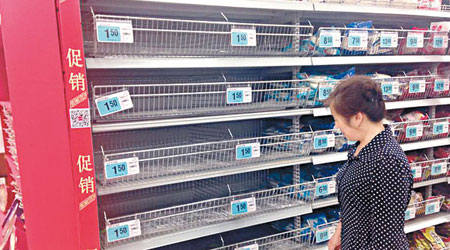 湖北宜昌出現「盲搶鹽」，多家超市食鹽均斷貨。（互聯網圖片）