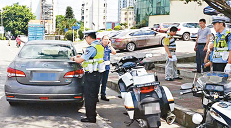 深圳警方截獲亂切線的私家車，涉事司機為香港人。（互聯網圖片）