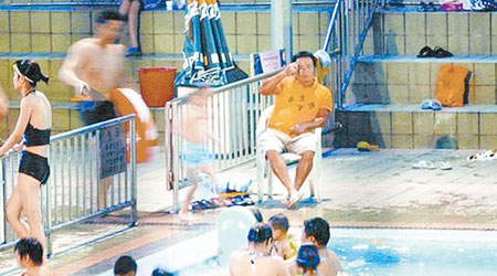 深圳當局對全市泳池進行水質抽樣檢查。（互聯網圖片 ）
