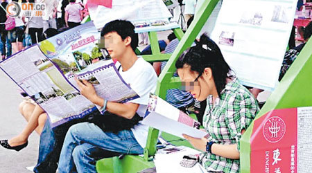 內地高考分數線近日陸續公布，眾考生為選大學而苦惱。（互聯網圖片）