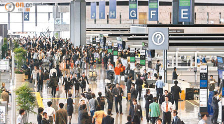 明年旅客將可在日本機場購買保險。圖為東京成田機場。（資料圖片）
