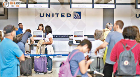 聯合航空七月曾發生電腦系統故障，乘客大受影響。（資料圖片）