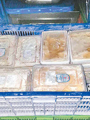 台北市衞生局封存上引水產逾三百盒過期帶子。（互聯網圖片）
