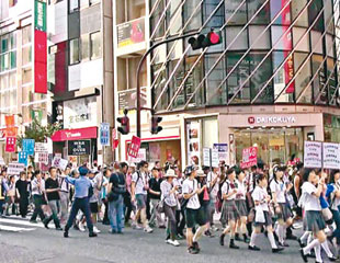 東京5000高中生上街反安保法