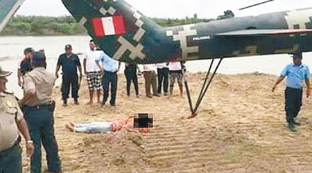薩帕達（倒地者）被直升機的機葉擊中頭部死亡。（互聯網圖片）