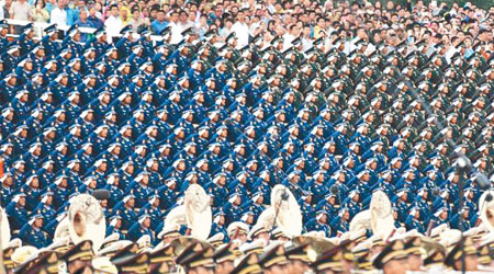 參加綵排的解放軍聯合軍樂團及合唱團。（互聯網圖片）