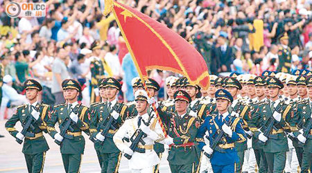 北京的抗戰勝利紀念閱兵舉行在即，圖為早前綵排情況。