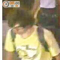 次名落網疑犯一度被指是圖中的黃衣炸彈客。