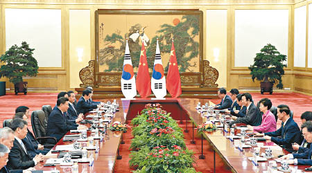 中韓雙方領導人在人民大會堂進行會談。（中新社圖片）