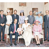 英女王（前排右一）現時一家幸福美滿。圖為全家福。