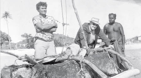 福緬科（左）因為逃避戰火，移居澳洲。（互聯網黑白圖片）