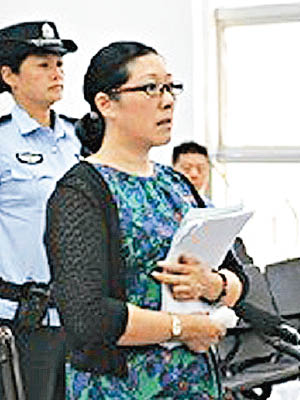 養母李征琴否認控罪。
