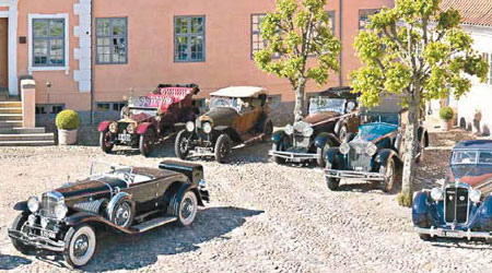 今次拍賣會上合共賣出四十八架古董車。（互聯網圖片）