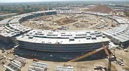 無人機拍下蘋果新總部的施工情況。（互聯網圖片）