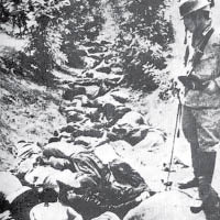 南京大屠殺造成中國三十萬人死亡。