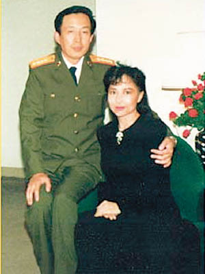 羅宇與狄娜合照。（互聯網圖片）