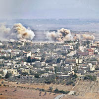敍利亞一條村莊被炸得滿目瘡痍。