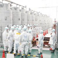 災後有不少工作人員到福島第一核電站視察。