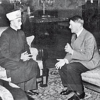 阿明‧侯賽尼（左）於一九四一年曾與希特拉會面。（黑白資料圖片）
