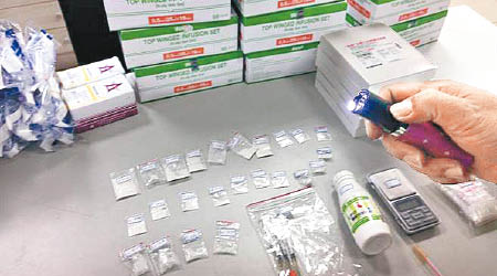 警方在林男住所發現毒品及注射針器材及電擊棒。（互聯網圖片）