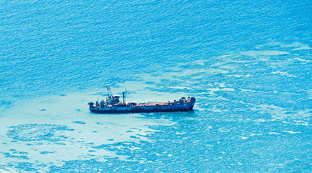 菲律賓軍艦早前在南海仁愛礁出現。（資料圖片）