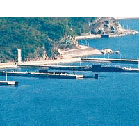 三艘094型核潛艇停泊在海南三亞海軍基地。（互聯網圖片）