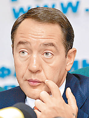 前新聞出版和廣播電視部長列欣（Mikhail Lesin）。