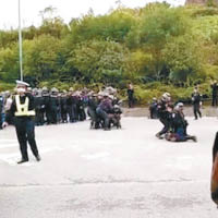 大批防暴警察出動鎮壓。（互聯網圖片）