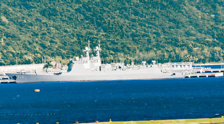 網傳兩艘新中華神盾艦在海南同時出現。（互聯網圖片）