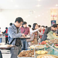 中國遊客餐飲陋習惹起批評。