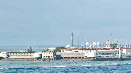 解放軍於南海島礁設有雷達站。