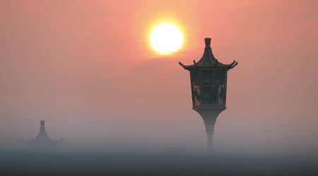 北京再度被霧霾籠罩。（中新社圖片）