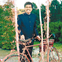 馬哈納德那用一輛二手單車完成旅程。