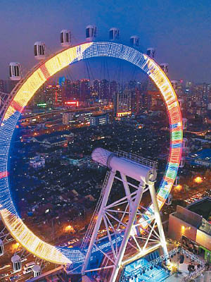 上海新靜安蘇河灣大悅城的屋頂摩天輪