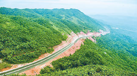 中國早前在牙買加投資興建公路。（互聯網圖片）