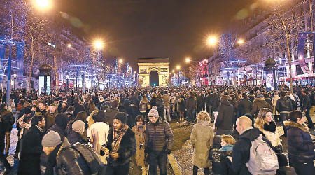 法國政府批准在香榭麗舍大道舉行新年慶祝活動。