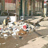 有居民被迫吃垃圾維生。（互聯網圖片）