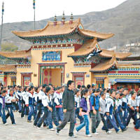 同仁縣大批學生過往曾發起撐藏語示威活動。（資料圖片）