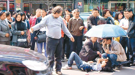 廣西曾有車禍現場無人施救，要靠外國遊客熱心指揮交通。（資料圖片）