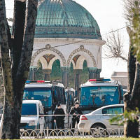 爆炸地點在藍色清真寺附近。