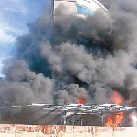 馬爾泰佩區的一間酒店亦發生大火。