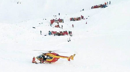 阿爾卑斯山日前的雪崩造成兩名學生死亡。（資料圖片）