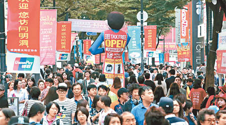 首爾明洞（圖）有餐廳被揭專劏華客。右圖：藝伎控訴遭遊客騷擾。（資料圖片）